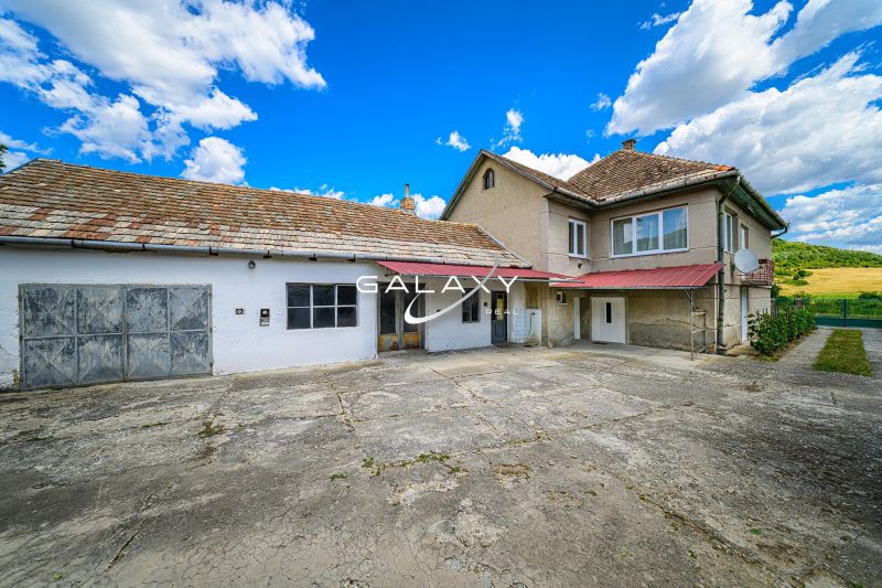 A family house in Hajnáčka with a spacious yard and a roof covered with tiles.
