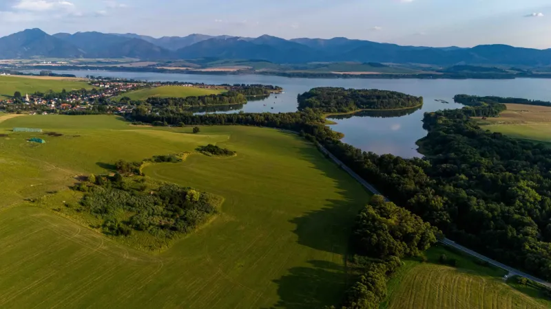 Green fields, forests, and a water area near Liptovský Trnovec, Unique properties.