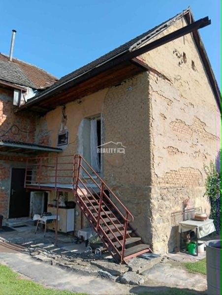 Older house with a staircase suitable for plots - living in Ovčiarsko.