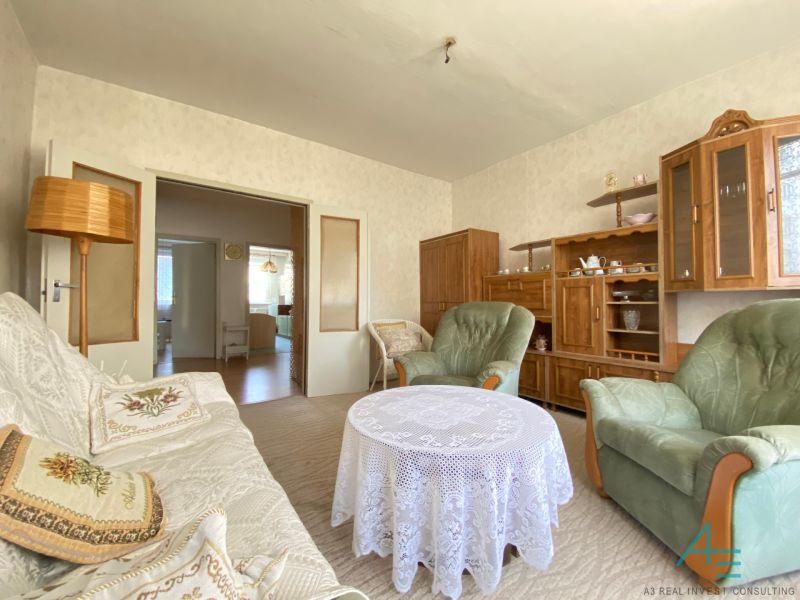 Living room in a 4-room apartment with vintage furniture and a lace tablecloth.
