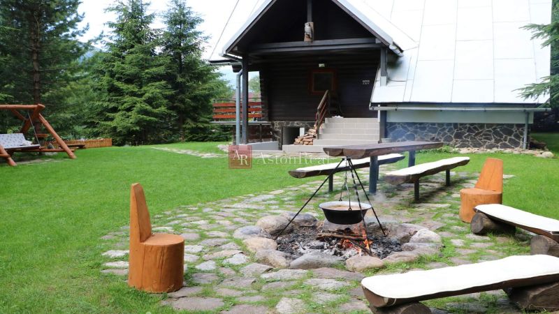 Log cabin in Tále in Brezno with a fire pit and wooden benches as part of hotels and guesthouses.