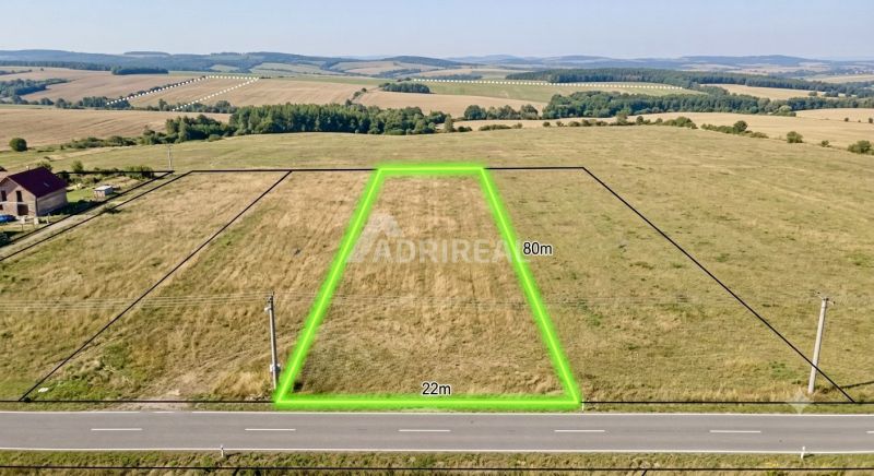 The plots in Hokovce offer a view of the surrounding countryside, ideal for living.