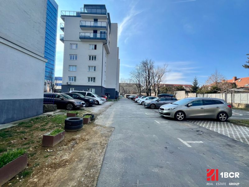 Parking lot and apartment building in Bratislava on Vajnorská, close to a 2-room apartment.