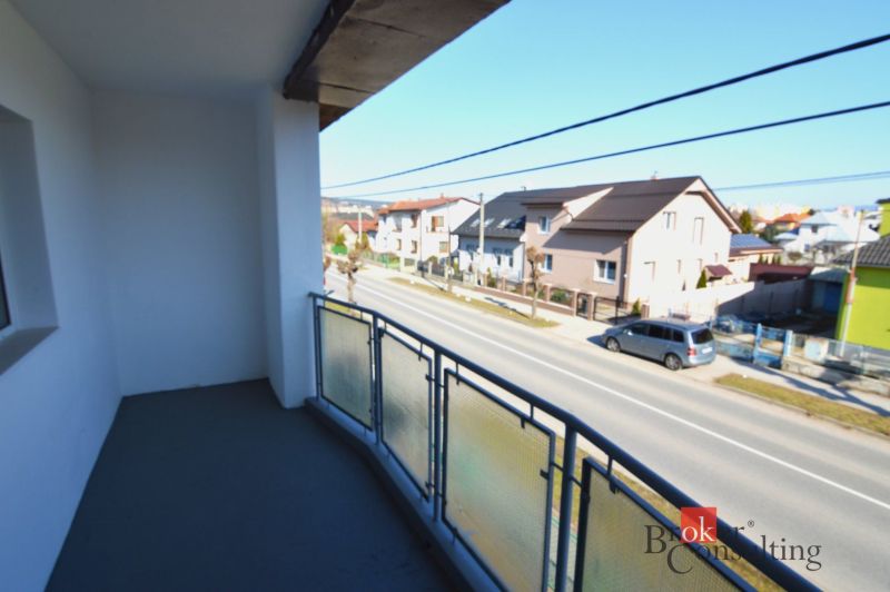 The balcony of a 2-room apartment on Letecká Street in Spišská Nová Ves with a view of the street.