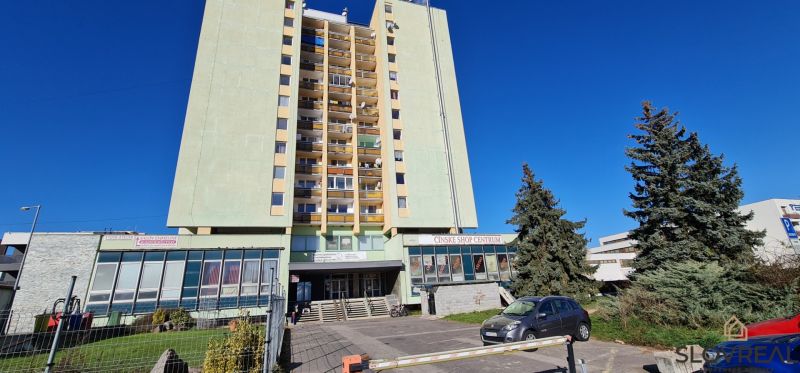 A five-story building with balconies on Janského Street, Žiar nad Hronom.
