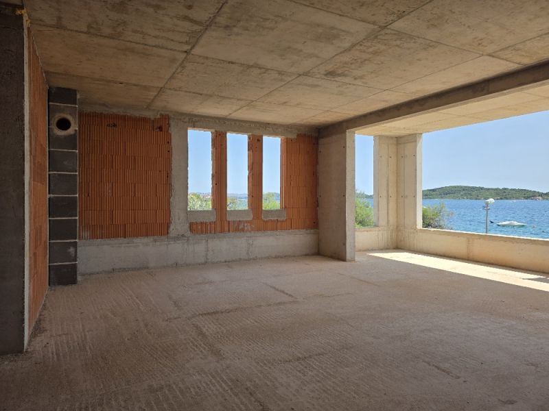 Unfinished 4-room apartment in SRIMA with a sea view through open windows.