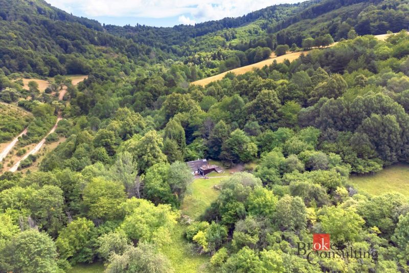 Forests and meadows surround the cottage near the village of Píla in picturesque nature.