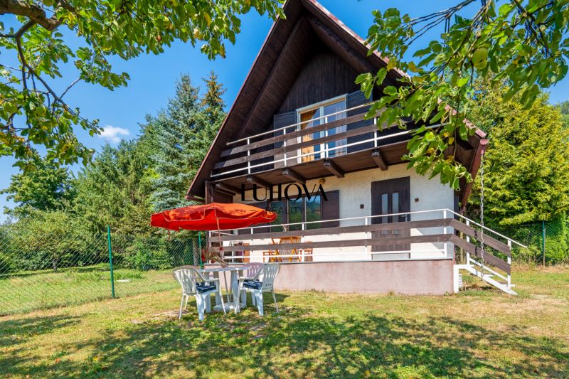 A cottage on Dubková in Lazy pod Makytou with a terrace and garden furniture.