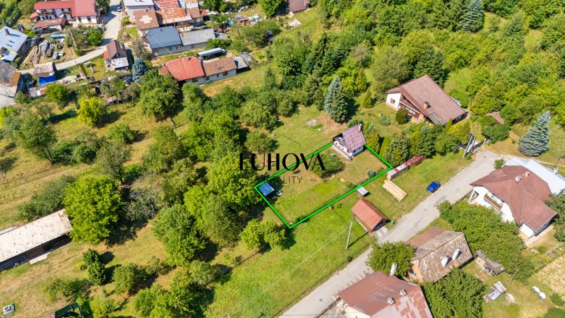 Aerial view of a cottage surrounded by a garden and greenery on Dubková Street, Lazy pod Makytou.
