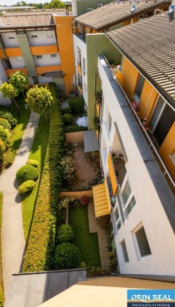 The view from the apartment building on Čerešňová Street in Chorvátsky Grob with a landscaped garden.