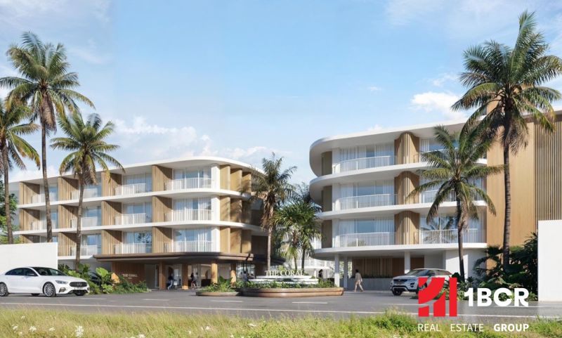 Construction of apartments in Surat Thani with palm trees and modern architecture.