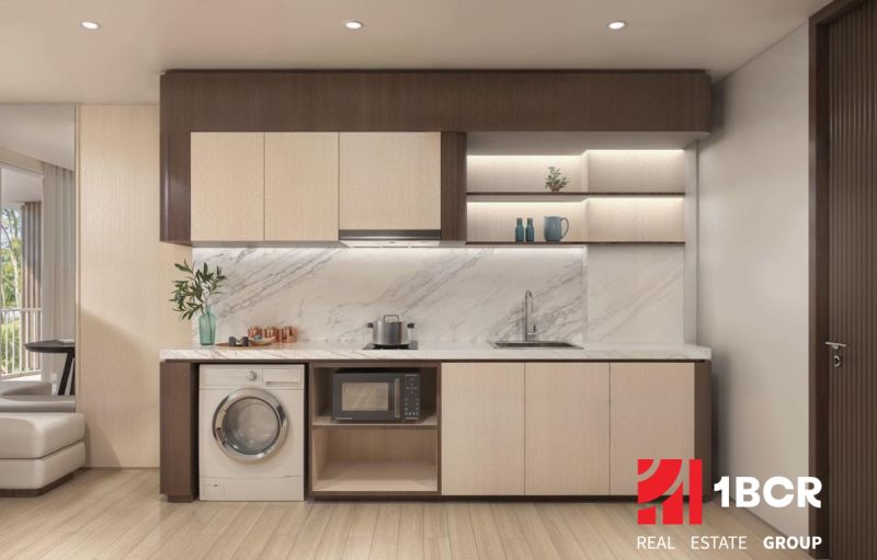 A kitchen with a marble backsplash in a 2-room apartment, flooring with a wooden decor.