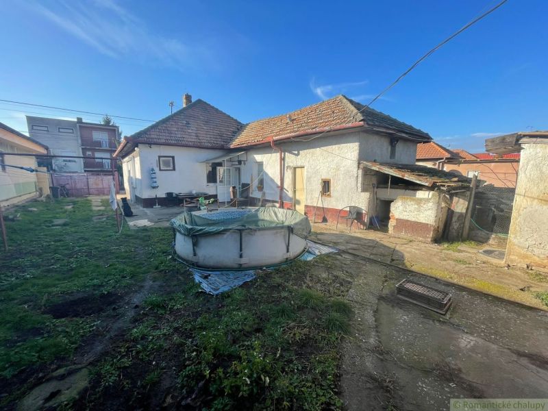 A family house in Tvrdošovce with a garden and a swimming pool, on a grassy area outside.