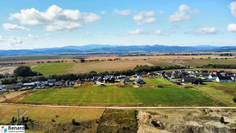 View of the plots - housing in Mlynica with surroundings and forests on the horizon.