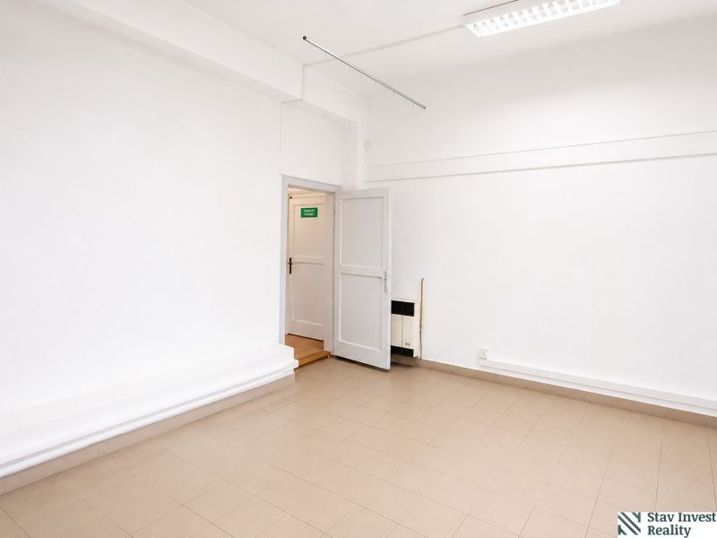 White walls, light ceramic floor, open doors in commercial premises.