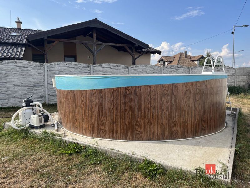 Family house on SNP Street in Čaňa with a pool in the yard.