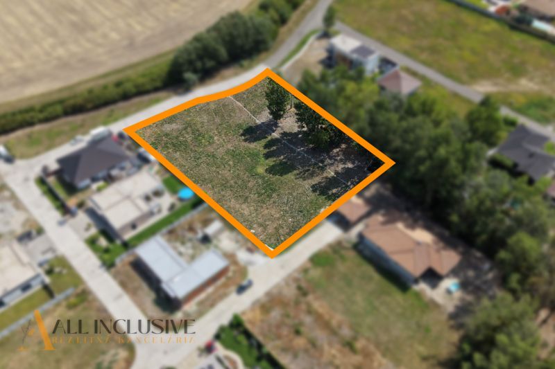 Plots - housing in Dunajský Klátov with clearly defined spacious land in a quiet location.
