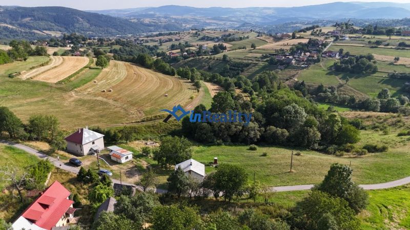 The landscape in Hriňová on Pivnička Street 430 with a family house and extensive nature.