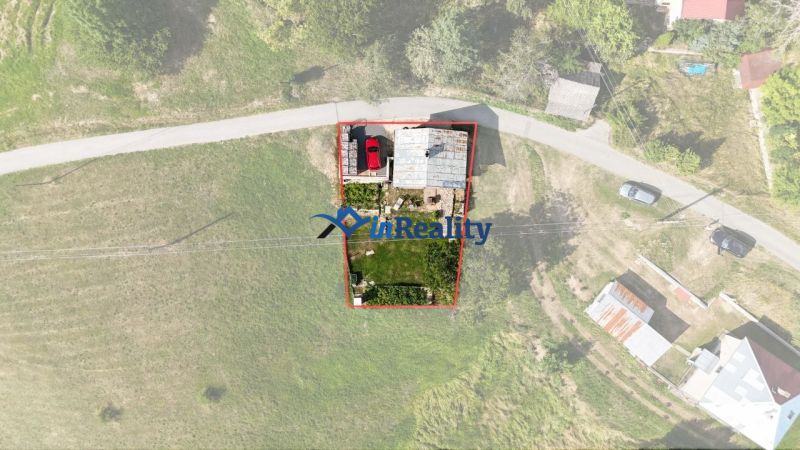Aerial view of a family house in Hriňová at Pivnička 430 with a yard.