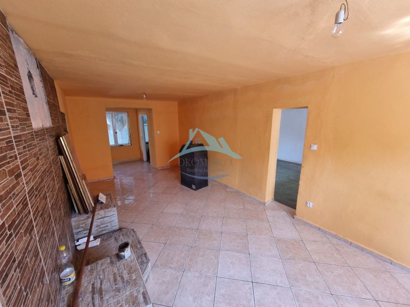 Living room in a family house with orange walls and tiles.