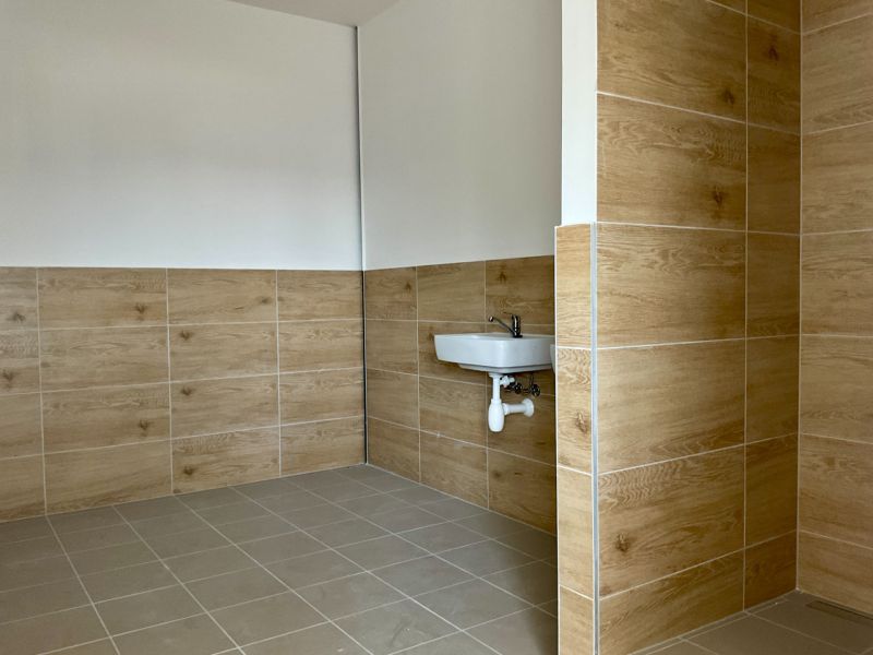A space with walls in wood decor and a sink in warehouses and halls.