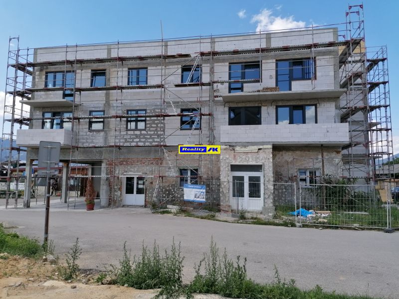 A building under reconstruction on Tomčany Street in Martin for 3-room apartments.