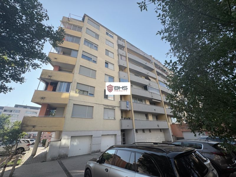 The apartment building on Kresánkova Street offers a 2-room apartment in Bratislava - Karlova Ves.