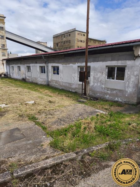 A building in the area designated for warehouses and halls in Žiar nad Hronom.