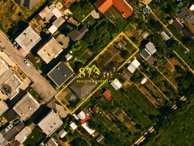 Aerial view of Ľaliová Street in Topoľčany, highlighted plot near a family house.