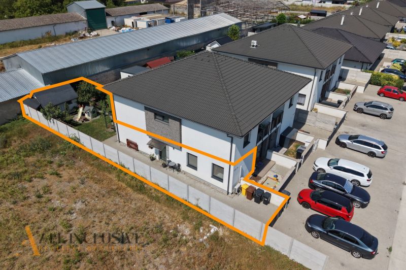 A view of a 3-room apartment in Veľký Meder with a fenced plot and parking.