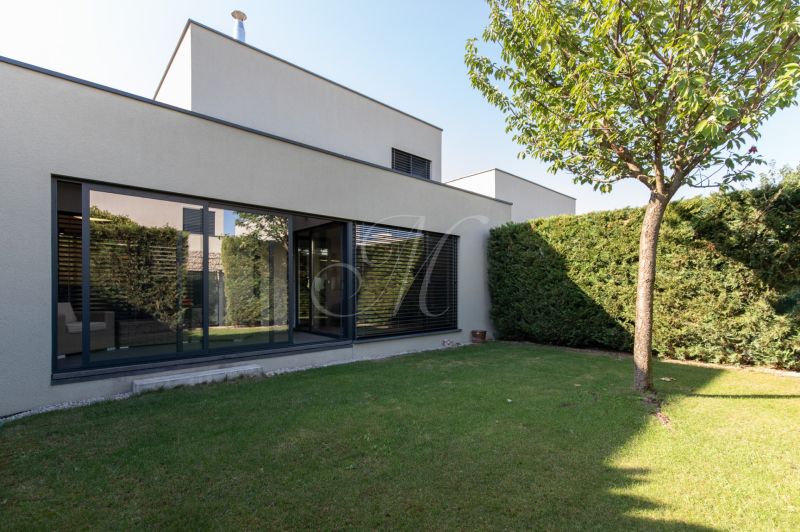 Garden and glass facade at a 4-room apartment in Cherry Orchard, Bratislava - Záhorská Bystrica.