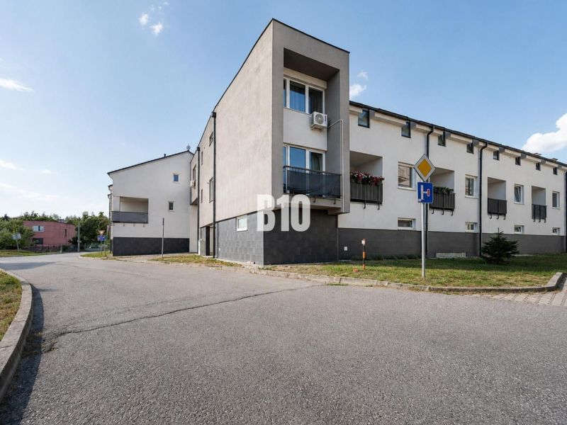 A recreational apartment in Nitra surrounded by a quiet street and pleasant surroundings.