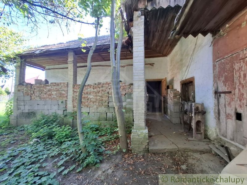 An old building surrounded by greenery in Nová Vieska suitable for residential land.