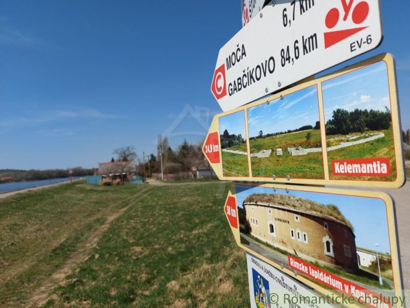 Cycling route with information boards in Nová Vieska, land - housing.