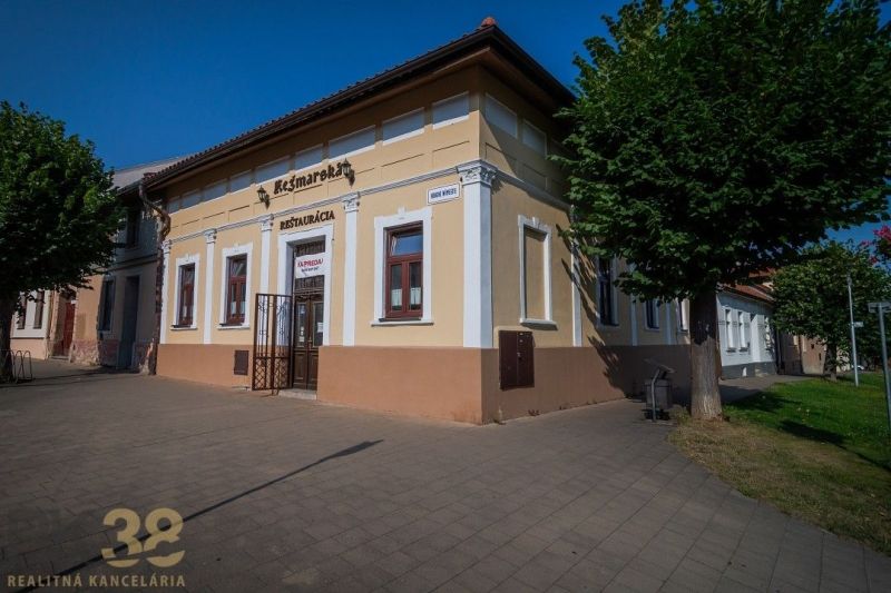 The restaurant on Hradné Square in Kežmarok offers dining spaces with trees in the surroundings.