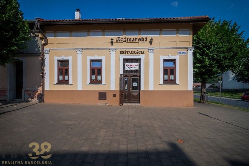 Restaurant on Castle Square in Kežmarok with a sign 