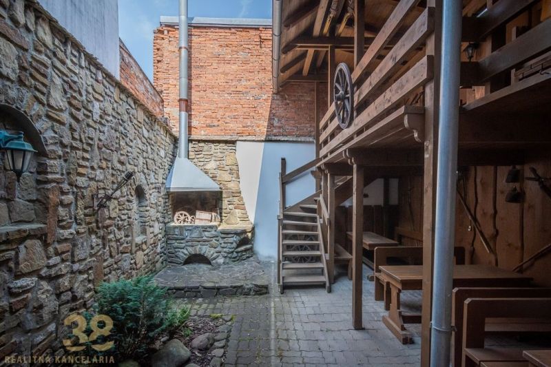 Stone walls and a smoking oven in the gastronomy on the Castle Square in Kežmarok.