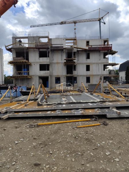 Construction site with an apartment building under construction in Beluša, ideal for a 3-room apartment.
