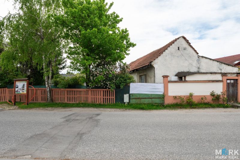 House on Kováčska Street in Dunajská Lužná with land - living, fencing, and greenery.