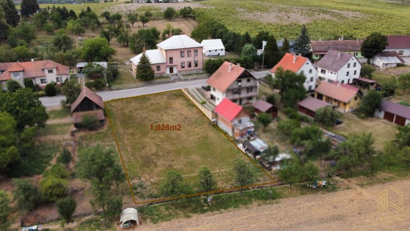 Lands - housing in Podbranč, rural landscape with surrounding houses and greenery.