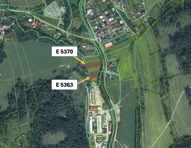 Aerial views of agricultural and forest lands in Olešná with parcel numbers E 5370 and E 5363.