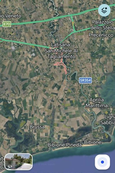 The map shows the surroundings of the towns Bibione and Latisana with the road communications E70, SR354.