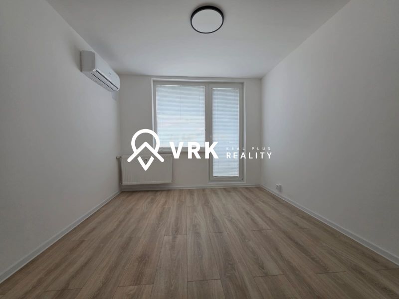 A room in a 3-room apartment with air conditioning and a wooden decor floor.