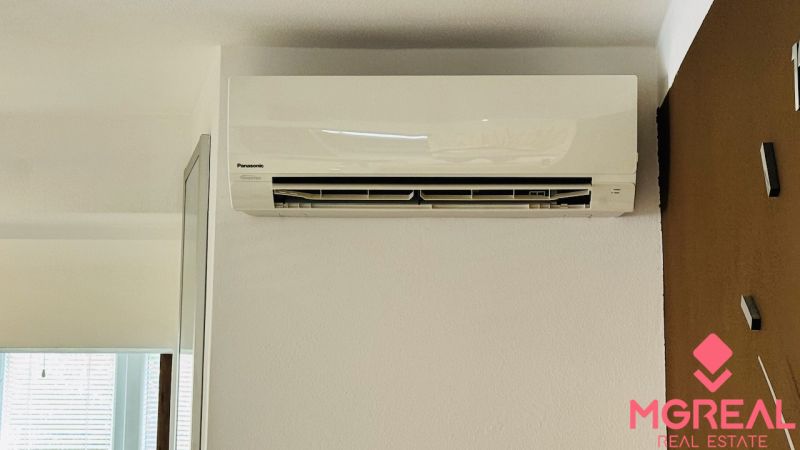 Air conditioning on the wall, ideal for thermal comfort in a family house.