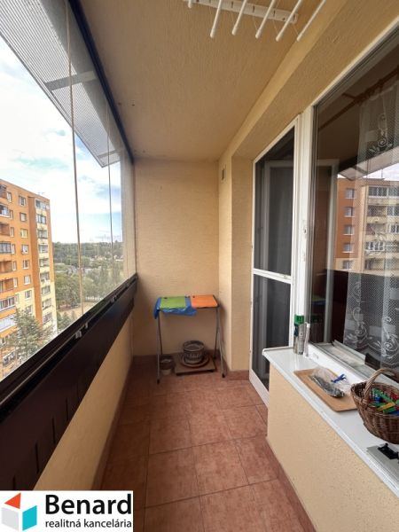 The balcony of a 3-room apartment on Antona Prídavka Street in Prešov with a view of the city.