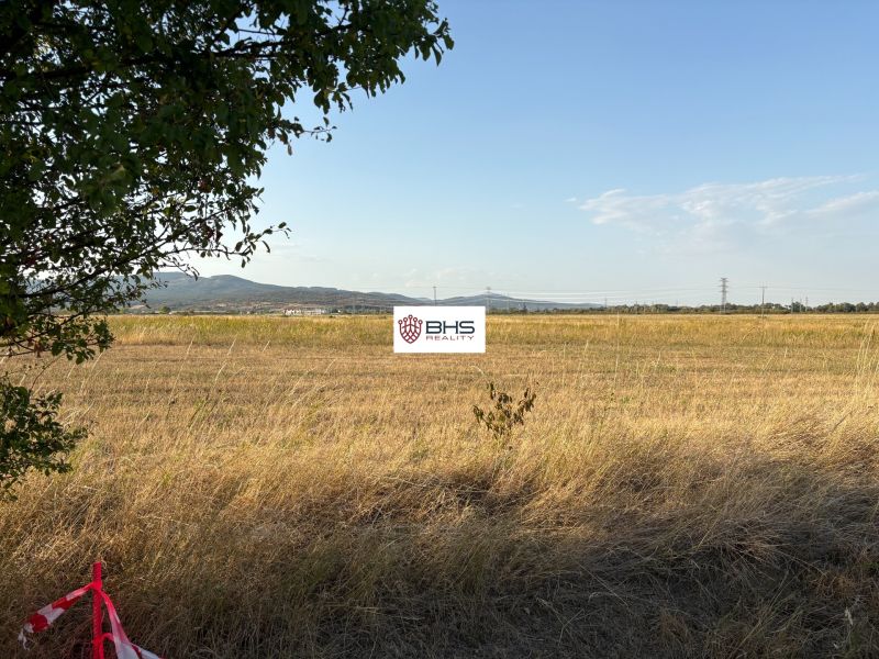 Lands - commercial with a view of the surroundings of Šenkvická Road in Pezinok.