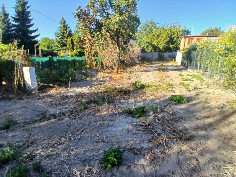 Plots - housing in the village of Vojka nad Dunajom, surrounded by greenery and fences.