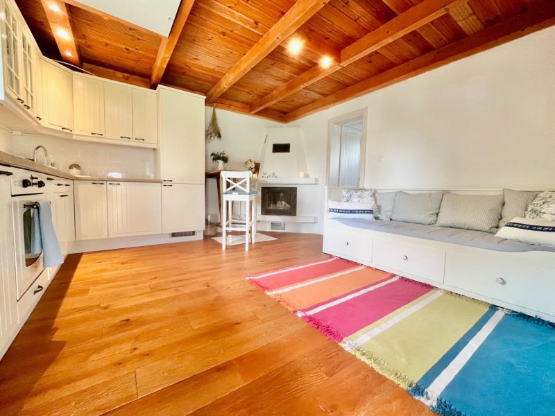 Bright kitchen with wood-patterned flooring and a colorful rug in the Gardens.