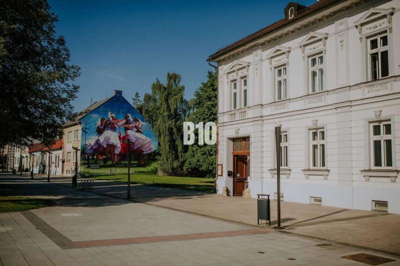 The city of Martin offers a view of an artistic painting near the offices in the center.