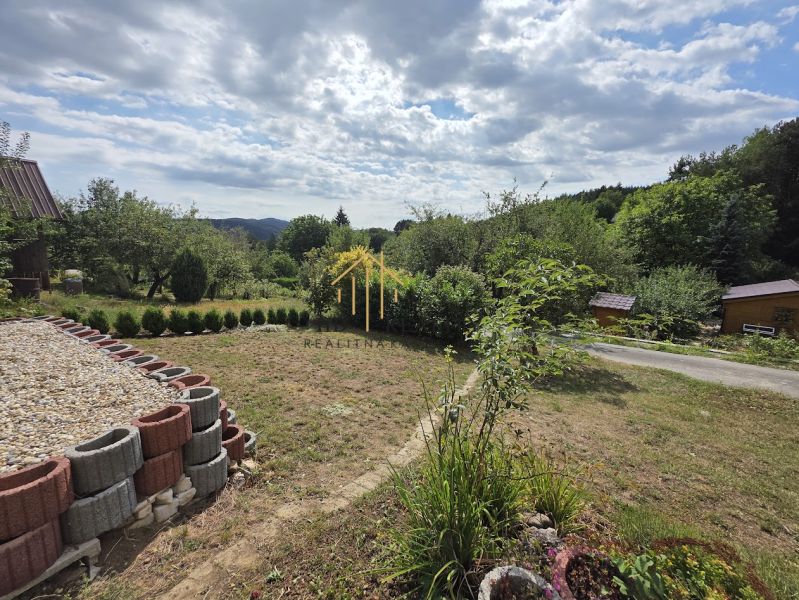 The garden at the cottage on Tulská Street in Banská Bystrica with a view of the hills.